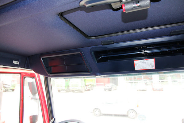 红岩 杰狮重卡 350马力 6X4 自卸车(CQ3255HTG384)驾驶室图（28/39）