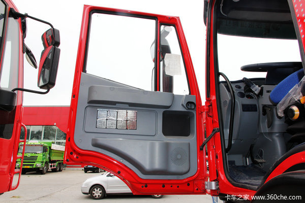 红岩 杰狮重卡 350马力 6X4 自卸车(CQ3255HTG384)驾驶室图