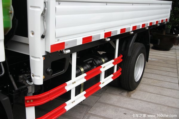 南京依维柯 上骏X501-38 141马力 4X2 5.105米 5档单排栏板载货车(NJ1050DDJT)底盘图（2/24）