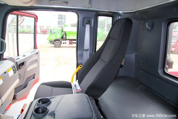 江淮 格尔发K3系列重卡 200马力 6X2 栏板载货车(HFC1241P2K1C54F)驾驶室图（15/39）