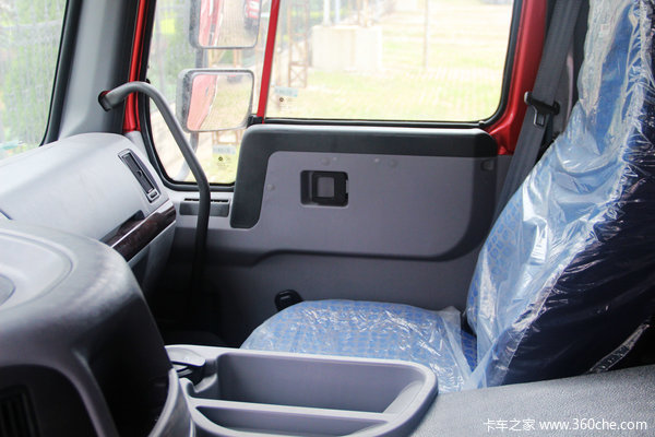 中国重汽 HOWO重卡 380马力 8X4 自卸车(ZZ3317N4267D1)驾驶室图（30/53）