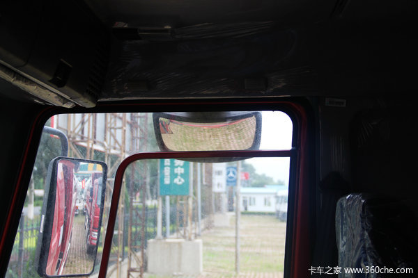中国重汽 HOWO重卡 380马力 8X4 自卸车(ZZ3317N4267D1)驾驶室图（27/53）