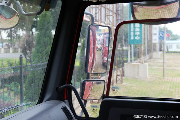 中国重汽 HOWO重卡 380马力 8X4 自卸车(ZZ3317N4267D1)驾驶室图（25/53）