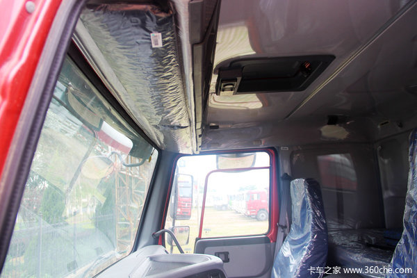 中国重汽 HOWO重卡 380马力 8X4 自卸车(ZZ3317N4267D1)驾驶室图（14/53）