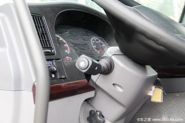 中国重汽 HOWO重卡 380马力 8X4 自卸车(ZZ3317N4267D1)驾驶室图（10/53）