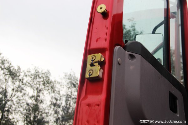 中国重汽 HOWO重卡 380马力 8X4 自卸车(ZZ3317N4267D1)驾驶室图（2/53）