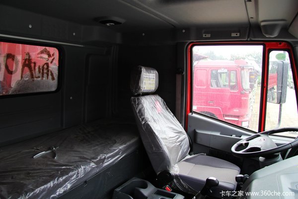 红岩新金刚重卡 336马力 6X4 自卸车(CQ3255HTG384)驾驶室图（55/68）