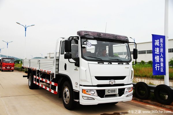 南京依维柯 超越C500系列中卡 140马力 4X2 栏板载货车外观图（14/17）