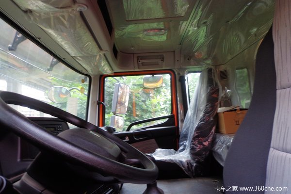 联合卡车U340 340马力 6X4 自卸车(SQR3251D6T4-2)驾驶室图（3/7）