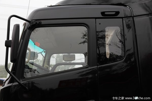 东风 天锦中卡 210马力 4X2 厢式载货车(DFL5140XXYB4)外观图（29/49）