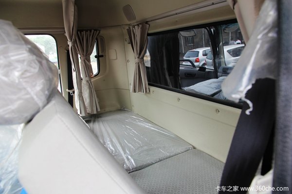 东风 天锦中卡 210马力 4X2 厢式载货车(DFL5140XXYB4)驾驶室图（35/48）