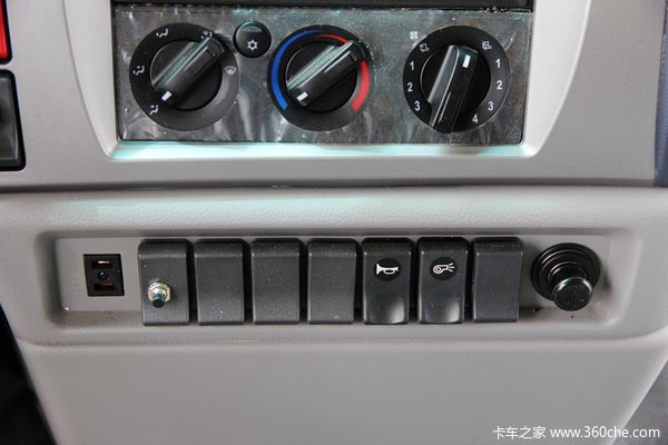 东风 天锦中卡 210马力 4X2 厢式载货车(DFL5140XXYB4)驾驶室图（27/48）