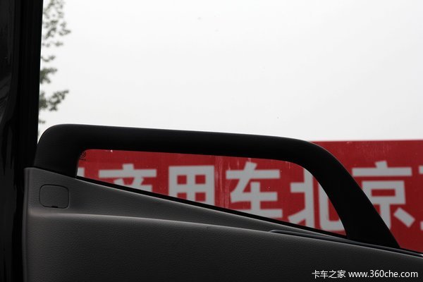 东风 天锦中卡 210马力 4X2 厢式载货车(DFL5140XXYB4)驾驶室图（3/48）