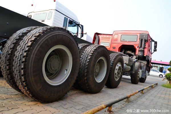 中国重汽 HOWO重卡 380马力 10X4 清障车底盘(ZZ5507N31B7D1)外观图（7/56）