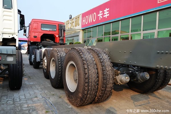 中国重汽 HOWO重卡 380马力 10X4 清障车底盘(ZZ5507N31B7D1)外观图（4/56）