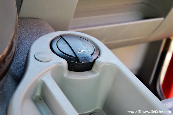 中国重汽 HOWO重卡 380马力 10X4 清障车底盘(ZZ5507N31B7D1)驾驶室图（30/45）