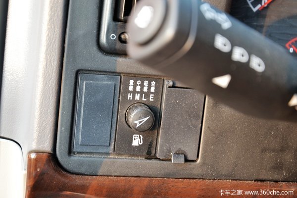 中国重汽 HOWO重卡 380马力 10X4 清障车底盘(ZZ5507N31B7D1)驾驶室图（12/45）