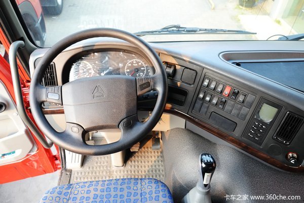 中国重汽 HOWO重卡 380马力 10X4 清障车底盘(ZZ5507N31B7D1)驾驶室图（11/45）