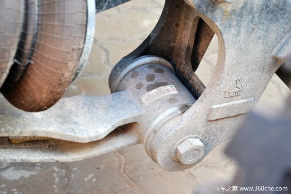 中国重汽 HOWO重卡 380马力 10X4 清障车底盘(ZZ5507N31B7D1)底盘图（26/75）