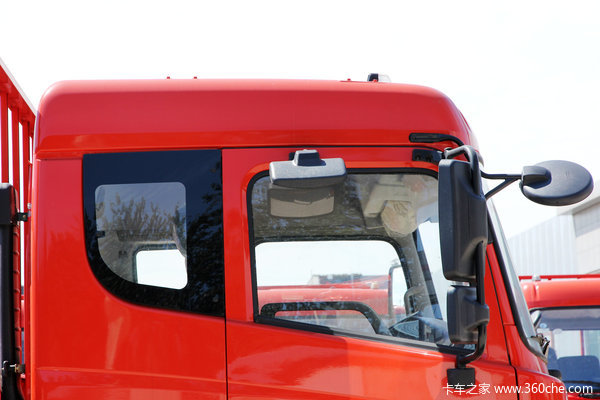东风凯普特XL中卡 160马力 4x2 排半栏板式载货车外观图（49/56）