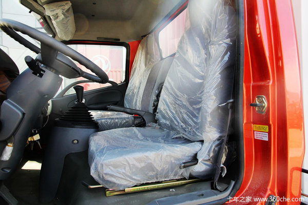 东风多利卡L 120马力 4X2 5.14米单排厢式载货车(DFA1080S12D3)驾驶室图（6/52）