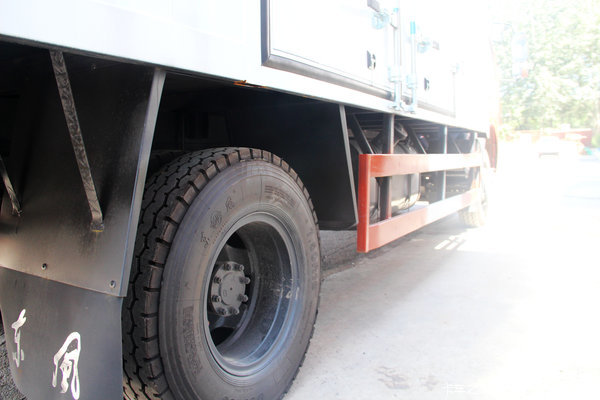 东风多利卡L 120马力 4X2 5.14米单排厢式载货车(DFA1080S12D3)底盘图（24/34）