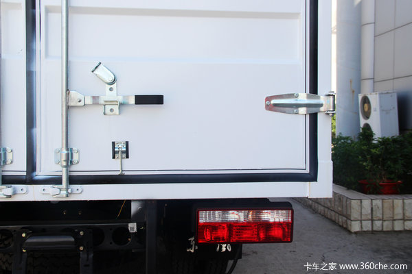 东风多利卡L 120马力 4X2 5.14米单排厢式载货车(DFA1080S12D3)上装图（9/12）