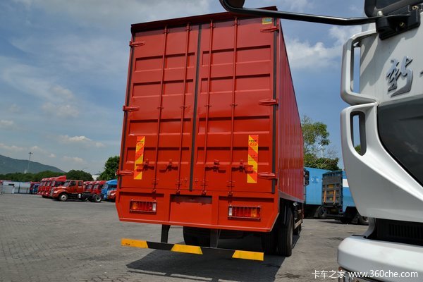 东风 天龙重卡 220马力 6X2 厢式载货车(DFL1203A2)外观图（6/46）
