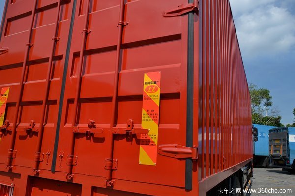 东风 天龙重卡 220马力 6X2 厢式载货车(DFL1203A2)上装图（5/10）