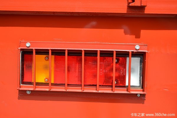 东风 天龙重卡 220马力 6X2 厢式载货车(DFL1203A2)上装图（2/10）