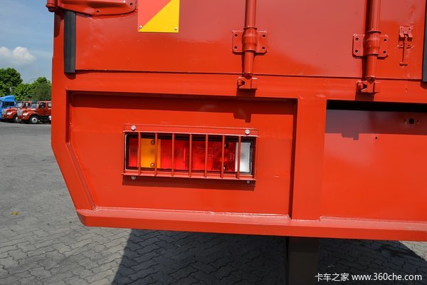 东风 天龙重卡 220马力 6X2 厢式载货车(DFL1203A2)上装图（1/10）