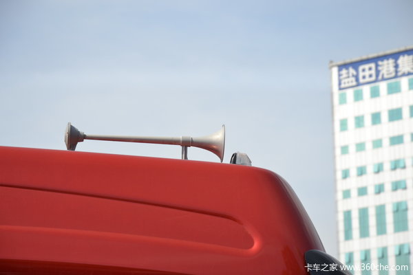 东风柳汽 霸龙重卡 280马力 8X4 厢式载货车(LZ5311JSQQELA)外观图（35/39）