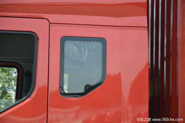 东风柳汽 霸龙重卡 280马力 8X4 厢式载货车(LZ5311JSQQELA)外观图（29/39）