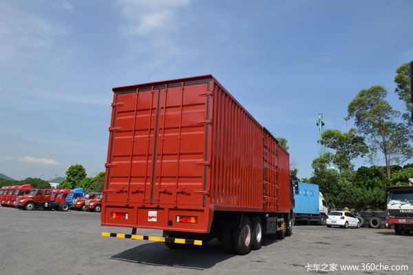 东风柳汽 霸龙重卡 280马力 8X4 厢式载货车(LZ5311JSQQELA)外观图（6/39）
