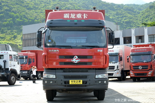 东风柳汽 霸龙重卡 280马力 8X4 厢式载货车(LZ5311JSQQELA)外观图