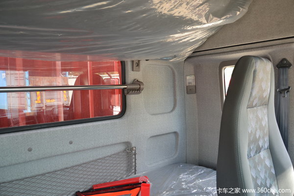 东风柳汽 霸龙重卡 280马力 8X4 厢式载货车(LZ5311JSQQELA)驾驶室图（34/37）