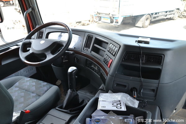 东风柳汽 霸龙重卡 280马力 8X4 厢式载货车(LZ5311JSQQELA)驾驶室图（7/37）