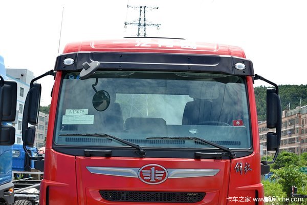 青岛解放 龙V中卡 180马力 6X2 排半载货车底盘(CA1220PK2L6T3E4A80)外观图（8/38）