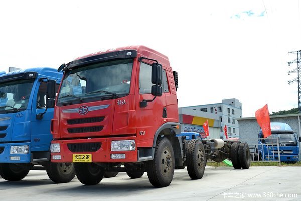 青岛解放 龙V中卡 180马力 6X2 排半载货车底盘(CA1220PK2L6T3E4A80)外观图（2/38）