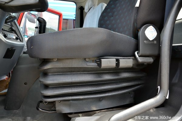 青岛解放 龙V中卡 180马力 6X2 排半载货车底盘(CA1220PK2L6T3E4A80)驾驶室图（11/42）