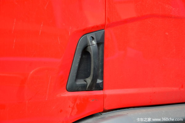 青岛解放 龙V中卡 220马力 6X2 排半厢式载货车(CA5250XXYPK2L7T3E4A80-3)外观图（38/48）