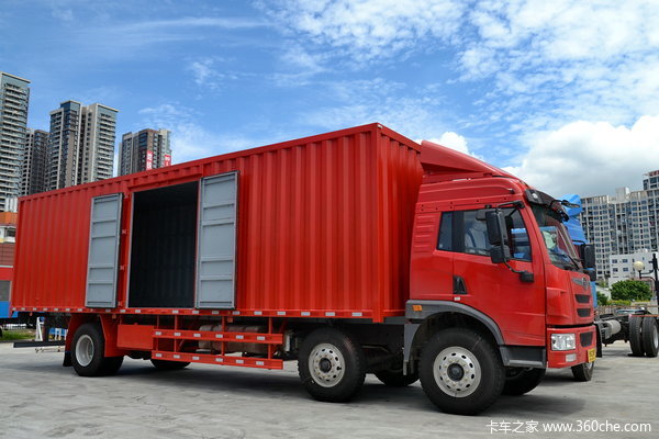 青岛解放 龙V中卡 220马力 6X2 排半厢式载货车(CA5250XXYPK2L7T3E4A80-3)外观图（7/48）