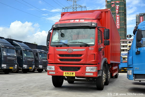 青岛解放 龙V中卡 220马力 6X2 排半厢式载货车(CA5250XXYPK2L7T3E4A80-3)