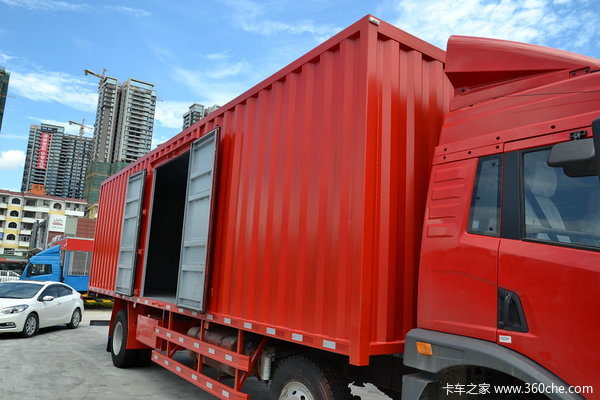 青岛解放 龙V中卡 220马力 6X2 排半厢式载货车(CA5250XXYPK2L7T3E4A80-3)驾驶室图（43/74）