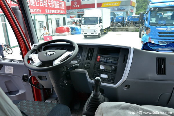 青岛解放 龙V中卡 220马力 6X2 排半厢式载货车(CA5250XXYPK2L7T3E4A80-3)驾驶室图（11/74）