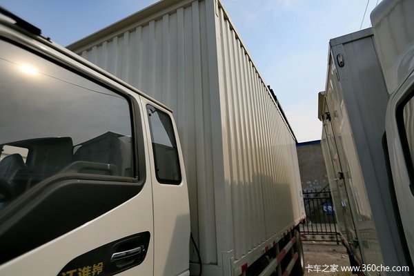 江淮 威铃II中卡 154马力 4X2 厢式载货车(HFC5130XXYP81K3E1)外观图（4/23）