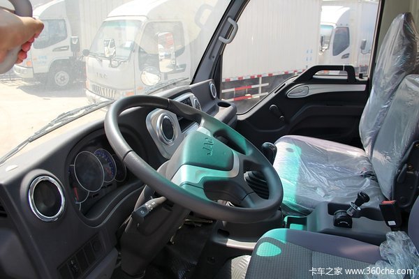 江淮 威铃 120马力 4X2 5.2米单排厢式载货车(HFC5056XXYP91K2C5)驾驶室图（8/42）