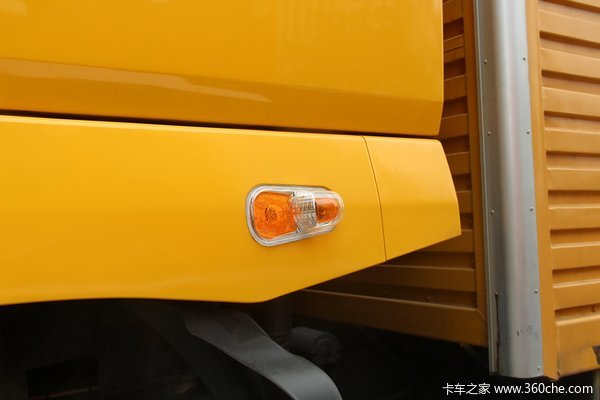 东风柳汽 霸龙重卡 245马力 6X2 排半厢式载货车(LZ1200M3CAT)外观图（18/20）
