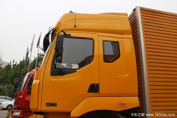 东风柳汽 霸龙重卡 245马力 6X2 排半厢式载货车(LZ1200M3CAT)外观图（16/20）