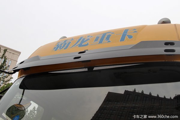 东风柳汽 霸龙重卡 245马力 6X2 排半厢式载货车(LZ1200M3CAT)外观图（10/20）